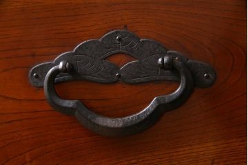 アンティーク家具　和製アンティーク　リメイク　桜丸金具　片開き戸付き米沢箪笥ローボード(ローチェスト、引き出し、和タンス)