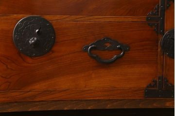 アンティーク家具　和製アンティーク　リメイク　桜丸金具　片開き戸付き米沢箪笥ローボード(ローチェスト、引き出し、和タンス)