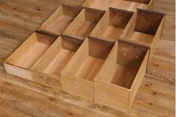 アンティーク家具　昭和初期　栗材　天板一枚板　ダイナミックな木目が目を引く小振りのワークデスク(両袖机、在宅ワーク、在宅用)