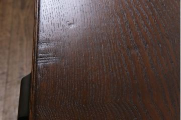 アンティーク家具　昭和初期　栗材　天板一枚板　ダイナミックな木目が目を引く小振りのワークデスク(両袖机、在宅ワーク、在宅用)