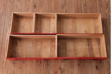 アンティーク家具　昭和初期　鮮やかな赤色が目を引く総桐材の箪笥(サイドチェスト、桐箪笥、桐たんす)