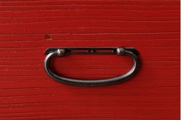 アンティーク家具　昭和初期　鮮やかな赤色が目を引く総桐材の箪笥(サイドチェスト、桐箪笥、桐たんす)