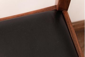 北欧家具　G-PLAN(ジープラン)　チーク材　 黒のレザーがおしゃれなダイニングチェア(椅子、ダイニングチェア、ワークチェア)(1)