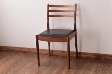 北欧家具　G-PLAN(ジープラン)　チーク材　 黒のレザーがおしゃれなダイニングチェア(椅子、ダイニングチェア、ワークチェア)(1)