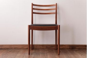 北欧家具　G-PLAN(ジープラン)　チーク材　 黒のレザーがおしゃれなダイニングチェア(椅子、ダイニングチェア、ワークチェア)