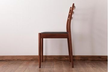 北欧家具　G-PLAN(ジープラン)　チーク材　 黒のレザーがおしゃれなダイニングチェア(椅子、ダイニングチェア、ワークチェア)