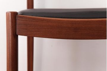 北欧家具　G-PLAN(ジープラン)　チーク材　 黒のレザーがおしゃれなダイニングチェア(椅子、ダイニングチェア、ワークチェア)