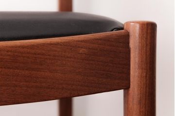 北欧家具　G-PLAN(ジープラン)　チーク材　 黒のレザーがおしゃれなダイニングチェア(椅子、ダイニングチェア、ワークチェア)