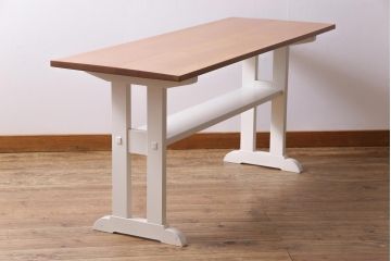 ペイント家具　ビンテージ　桜無垢材　柔和な雰囲気が魅力的なサイドテーブル(作業台、飾り台、コンソールテーブル)(R-032585)