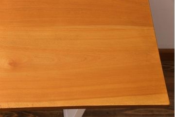 ペイント家具　ビンテージ　桜無垢材　柔和な雰囲気が魅力的なサイドテーブル(作業台、飾り台、コンソールテーブル)(R-032585)