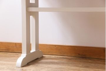 ペイント家具　ビンテージ　桜無垢材　柔和な雰囲気が魅力的なサイドテーブル(作業台、飾り台、コンソールテーブル)(R-032585)