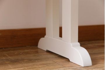 ペイント家具　ビンテージ　桜無垢材　柔和な雰囲気が魅力的なサイドテーブル(作業台、飾り台、コンソールテーブル)(R-032585)