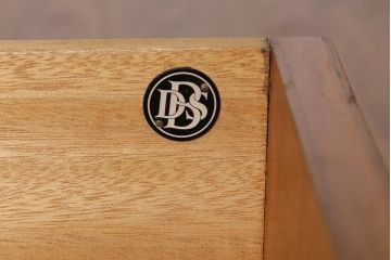 ヴィンテージ家具　北欧ビンテージ　デンマーク　チーク材　ふっくらとした取っ手が愛らしいチェスト(引き出し)