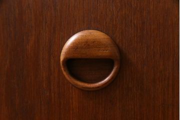 ヴィンテージ家具　北欧ビンテージ　デンマーク　チーク材　ふっくらとした取っ手が愛らしいチェスト(引き出し)