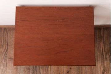 ビンテージ家具　北欧ヴィンテージ　チーク材　飾り台としてもおすすめの棚付きサイドテーブル(カフェテーブル、飾り棚)