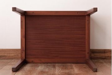 ビンテージ家具　北欧ヴィンテージ　チーク材　飾り台としてもおすすめの棚付きサイドテーブル(カフェテーブル、飾り棚)