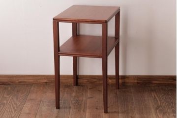 ビンテージ家具　北欧ヴィンテージ　チーク材　飾り台としてもおすすめの棚付きサイドテーブル(カフェテーブル、飾り棚)
