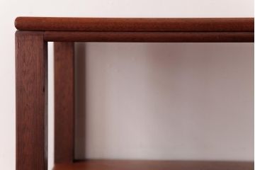 ビンテージ家具　北欧ヴィンテージ　チーク材　飾り台としてもおすすめの棚付きサイドテーブル(カフェテーブル、飾り棚)