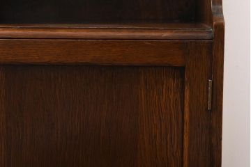 アンティーク家具　イギリスアンティーク　オーク材　小振り　木の温もり溢れる上品なキャビネット(飾り棚、戸棚)