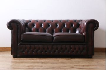 ビンテージ家具　イギリスヴィンテージ家具　重厚感のあるチェスターフィールドソファ(ラウンジソファ、2人掛けソファ)