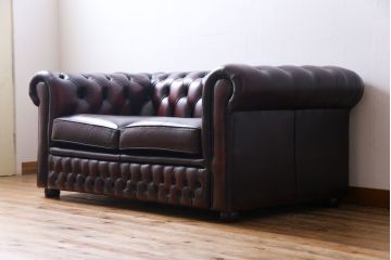 ビンテージ家具　イギリスヴィンテージ家具　重厚感のあるチェスターフィールドソファ(ラウンジソファ、2人掛けソファ)