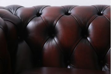 ビンテージ家具　イギリスヴィンテージ家具　重厚感のあるチェスターフィールドソファ(ラウンジソファ、2人掛けソファ)