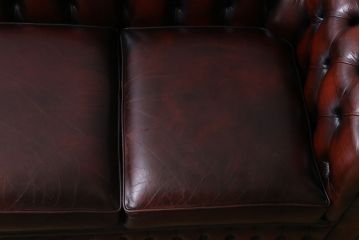 ビンテージ家具　イギリスヴィンテージ家具　重厚感のあるチェスターフィールドソファ(ラウンジソファ、2人掛けソファ)