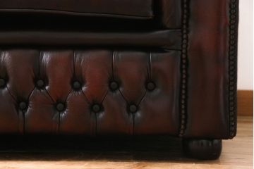 ビンテージ家具　イギリスヴィンテージ家具　重厚感のあるチェスターフィールドソファ(ラウンジソファ、2人掛けソファ)