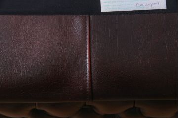 ビンテージ家具　イギリスヴィンテージ家具　重厚感のあるチェスターフィールドソファ(ラウンジソファ、2人掛けソファ)