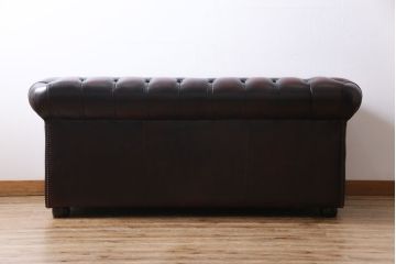 ビンテージ家具　イギリスヴィンテージ家具　重厚感のあるチェスターフィールドソファ(ラウンジソファ、2人掛けソファ)