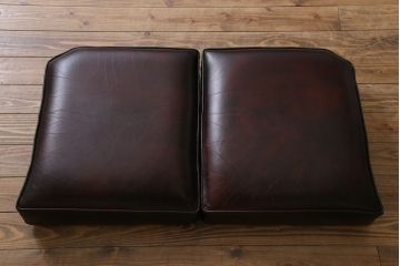 ビンテージ家具　イギリスヴィンテージ家具　重厚感のあるチェスターフィールドソファ(ラウンジソファ、2人掛けソファ)
