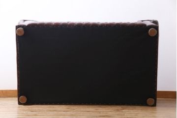 ビンテージ家具　イギリスヴィンテージ家具　重厚感のあるチェスターフィールドソファ(ラウンジソファ、2人掛けソファ)