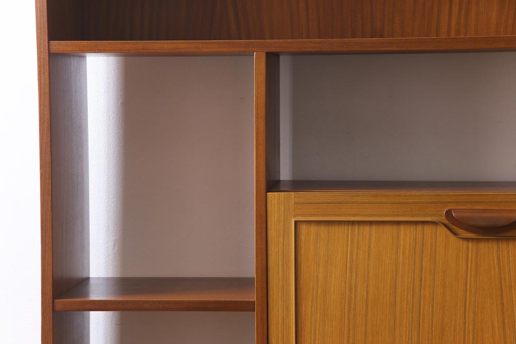 ビンテージ家具　北欧ヴィンテージ　ミッドセンチュリーデザインのルームディバイダー(飾り棚、サイドボード)