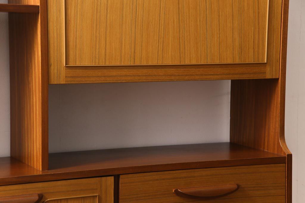 ビンテージ家具　北欧ヴィンテージ　ミッドセンチュリーデザインのルームディバイダー(飾り棚、サイドボード)