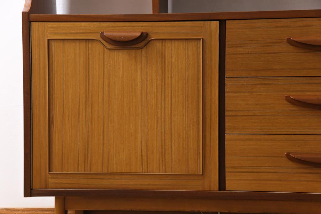 ビンテージ家具　北欧ヴィンテージ　ミッドセンチュリーデザインのルームディバイダー(飾り棚、サイドボード)