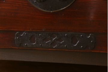アンティーク家具　和製アンティーク　リメイク　前面ケヤキ材　鶴亀金具　二本松箪笥ローボード(時代箪笥、ローチェスト、和タンス)