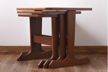 ヴィンテージ家具　北欧ビンテージ　G-PLAN(ジープラン)　チーク材　タイルトップがおしゃれなネストテーブル(サイドテーブル)