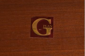 ヴィンテージ家具　北欧ビンテージ　G-PLAN(ジープラン)　チーク材　タイルトップがおしゃれなネストテーブル(サイドテーブル)