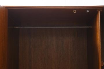 ヴィンテージ家具　北欧ビンテージ　チーク材　Mackintosh(マッキントッシュ)　レア物　スタイリッシュな雰囲気漂うワードローブ(収納棚)