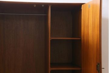 ヴィンテージ家具　北欧ビンテージ　チーク材　Mackintosh(マッキントッシュ)　レア物　スタイリッシュな雰囲気漂うワードローブ(収納棚)