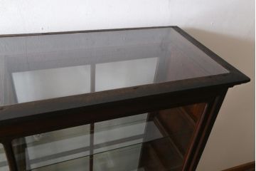 アンティーク家具　和製アンティーク　栗材　大正ロマンの雰囲気溢れる上質なガラスケース(陳列棚)
