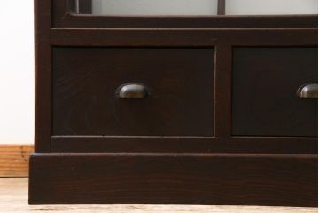 アンティーク家具　和製アンティーク　栗材　大正ロマンの雰囲気溢れる上質なガラスケース(陳列棚)