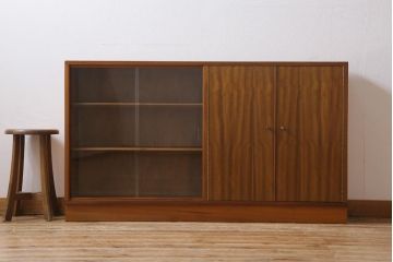 ヴィンテージ家具　北欧ビンテージ　ディスプレイも楽しめる温かな雰囲気のキャビネット(収納棚)
