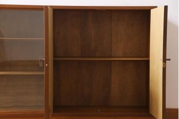 ヴィンテージ家具　北欧ビンテージ　ディスプレイも楽しめる温かな雰囲気のキャビネット(収納棚)