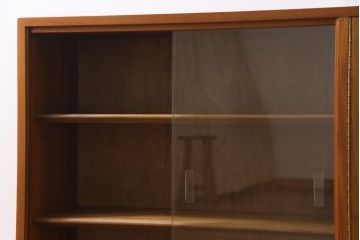 ヴィンテージ家具　北欧ビンテージ　ディスプレイも楽しめる温かな雰囲気のキャビネット(収納棚)