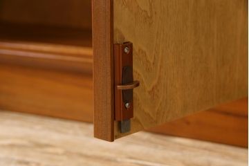 ヴィンテージ家具　北欧ビンテージ　ディスプレイも楽しめる温かな雰囲気のキャビネット(収納棚)