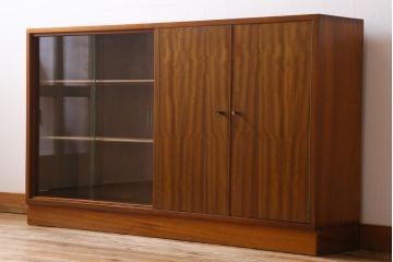 ヴィンテージ家具　北欧ビンテージ　ディスプレイも楽しめる温かな雰囲気のキャビネット(収納棚)