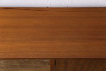 ヴィンテージ家具　北欧ビンテージ　ディスプレイも楽しめる温かな雰囲気のキャビネット(収納棚)