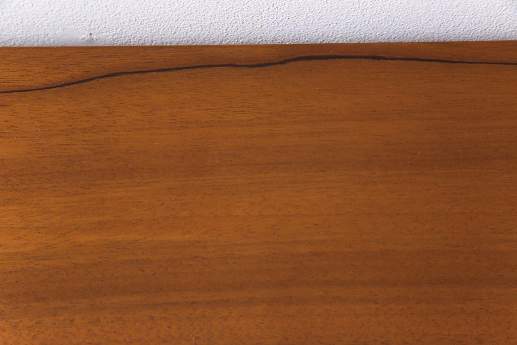 ヴィンテージ家具　北欧ビンテージ　ディスプレイも楽しめる温かな雰囲気のキャビネット(収納棚)