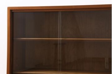 ヴィンテージ家具　北欧ビンテージ　ディスプレイも楽しめる温かな雰囲気のキャビネット(収納棚)
